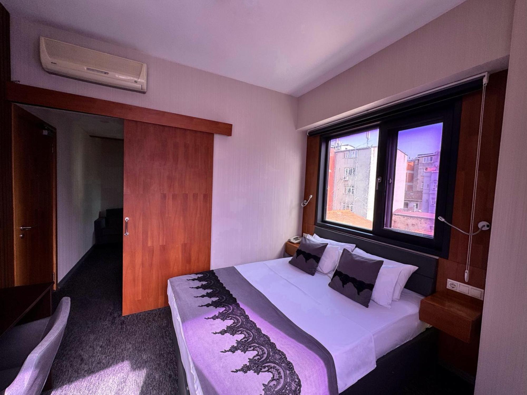 Black Art Otel Istanbul Exterior photo